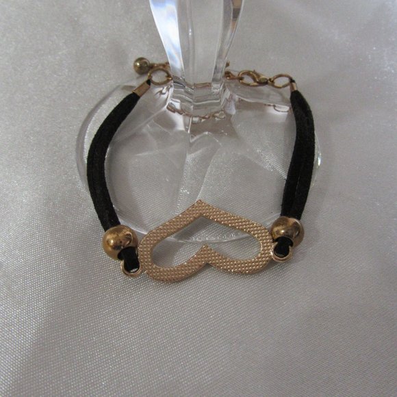 Heart Bracelet- Add to a item mentioned 4 for $20.00 - Picture 7 of 9